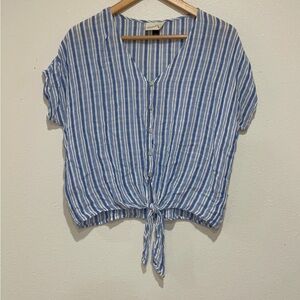Universal Thread Blue and White Tie-Front Crop Blouse
